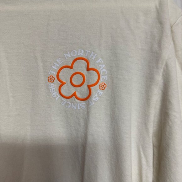 The North Face Women’s Strange Colorful World Tee Medium Ivory EUC - Picture 2 of 9